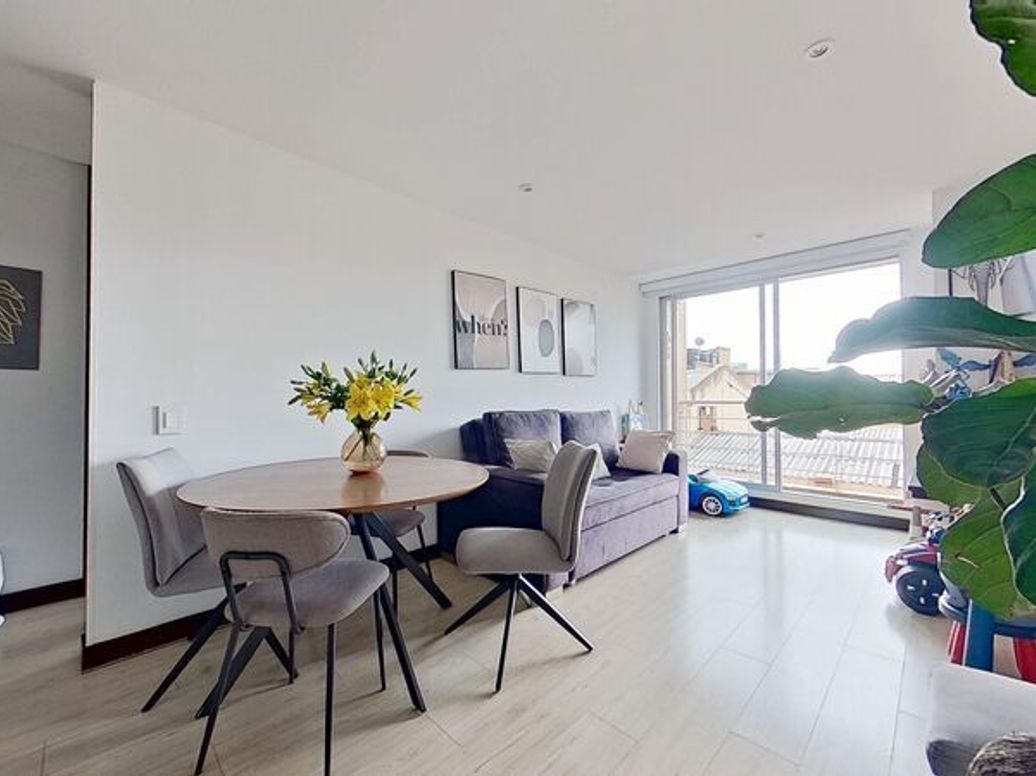 Apartamento de 2 alcobas en venta en Santa Barbara Central, Bogotá, 79 m² · foto 3 de 20