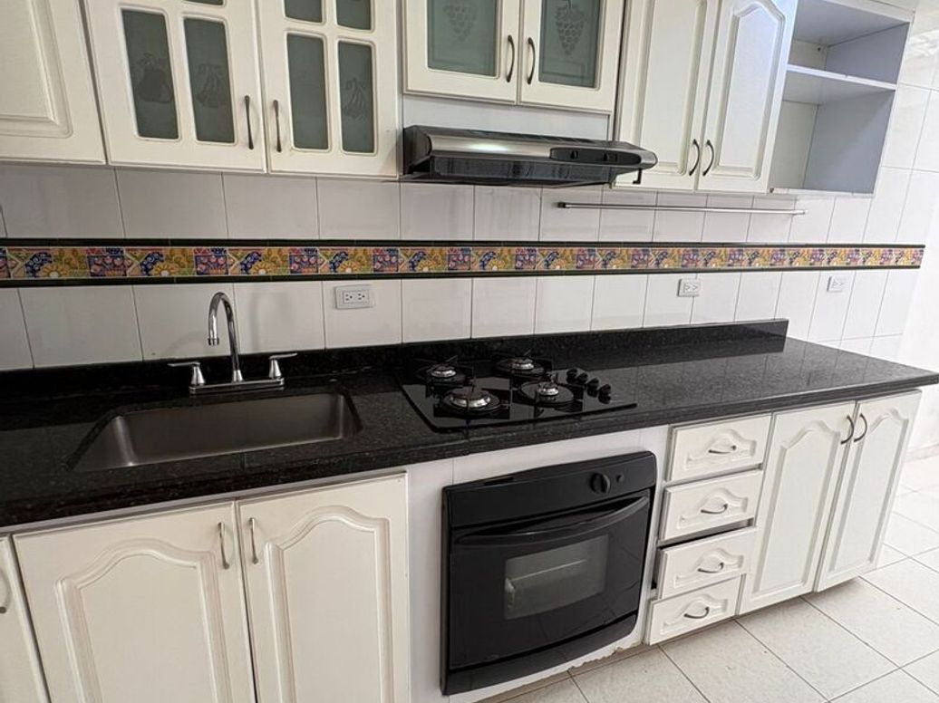 Casa de 4 alcobas en venta en Modelia, Bogotá, 306 m² · foto 8 de 20