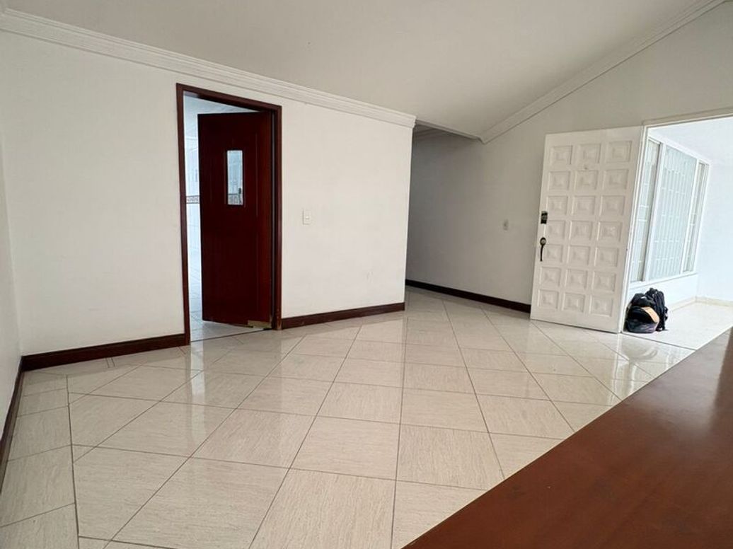 Casa de 4 alcobas en venta en Modelia, Bogotá, 306 m² · foto 4 de 20