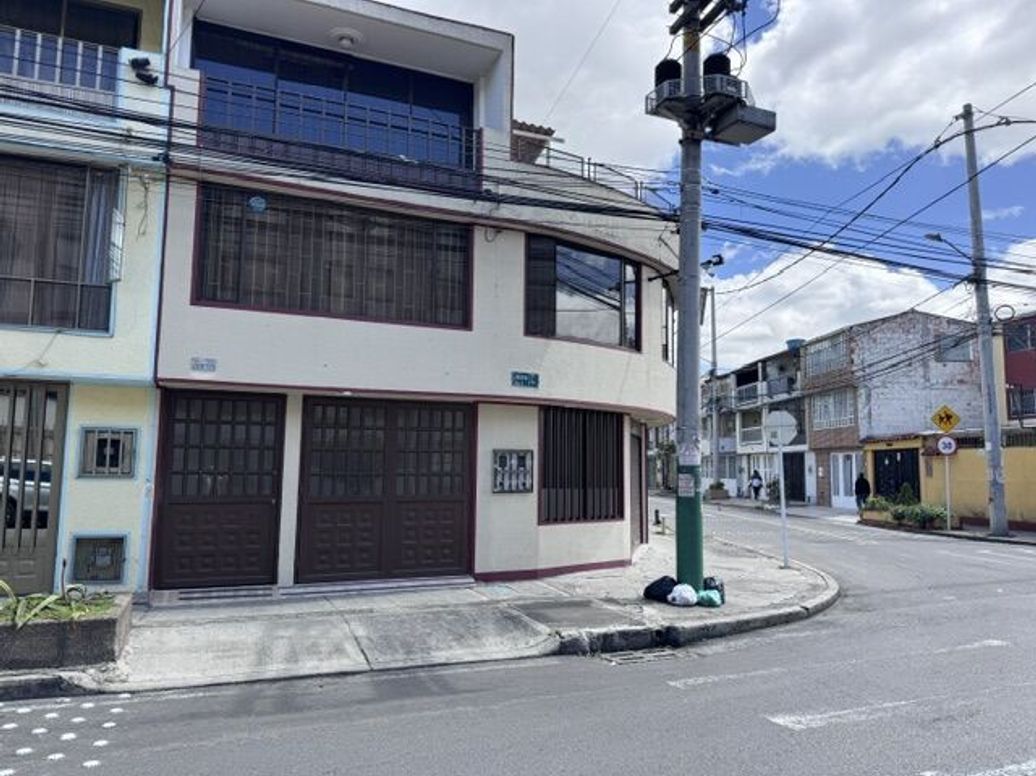 Casa de 4 alcobas en venta en Villa Alsacia 2, Bogotá, 240 m² · foto 4 de 20
