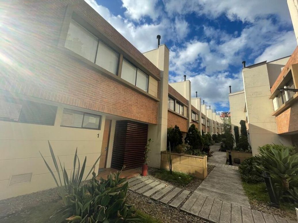 Casa de 4 alcobas en venta en A.S.D., Bogotá, 269 m² · foto 3 de 20