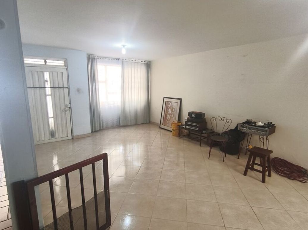Casa de 5 alcobas en venta en Los Andes, Bogotá, 180 m² · foto 2 de 11