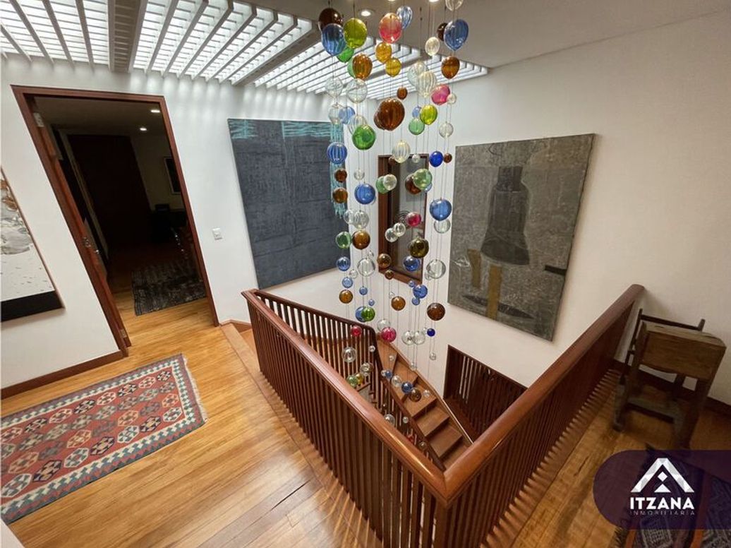 Casa de 7 alcobas en venta en La Macarena, Bogotá, 485 m² · foto 17 de 19