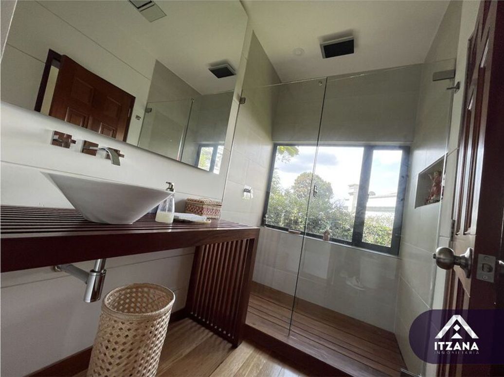 Casa de 7 alcobas en venta en La Macarena, Bogotá, 485 m² · foto 19 de 19