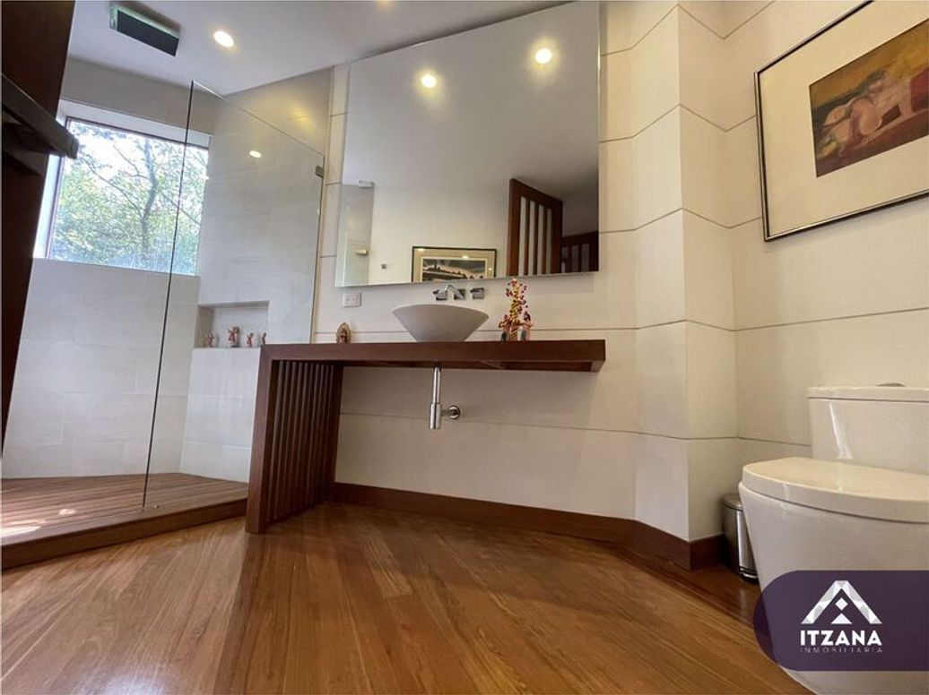 Casa de 7 alcobas en venta en La Macarena, Bogotá, 485 m² · foto 5 de 19
