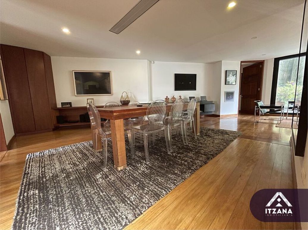 Casa de 7 alcobas en venta en La Macarena, Bogotá, 485 m² · foto 13 de 19