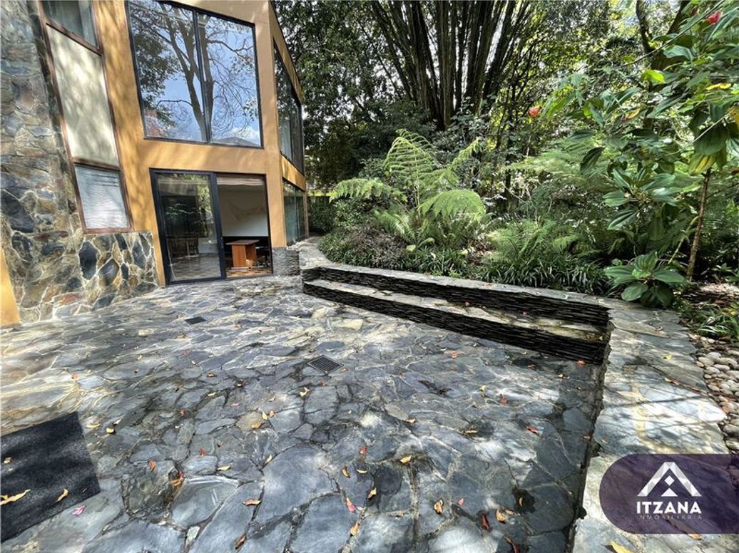 Casa de 7 alcobas en venta en La Macarena, Bogotá, 485 m² · foto 4 de 19