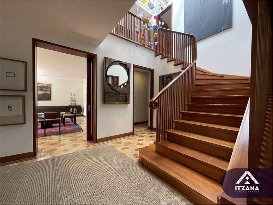 Casa de 7 alcobas en venta en La Macarena, Bogotá, 485 m² · foto 8 de 19