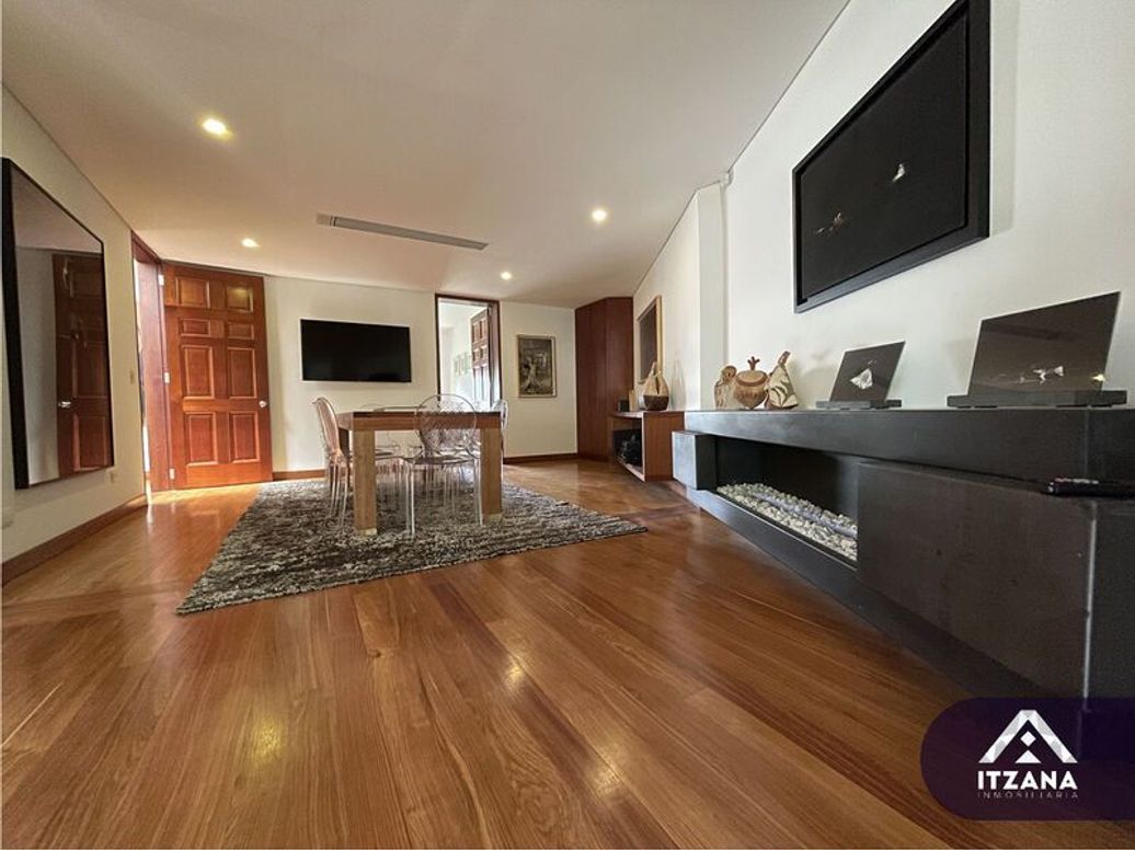 Casa de 7 alcobas en venta en La Macarena, Bogotá, 485 m² · foto 15 de 19