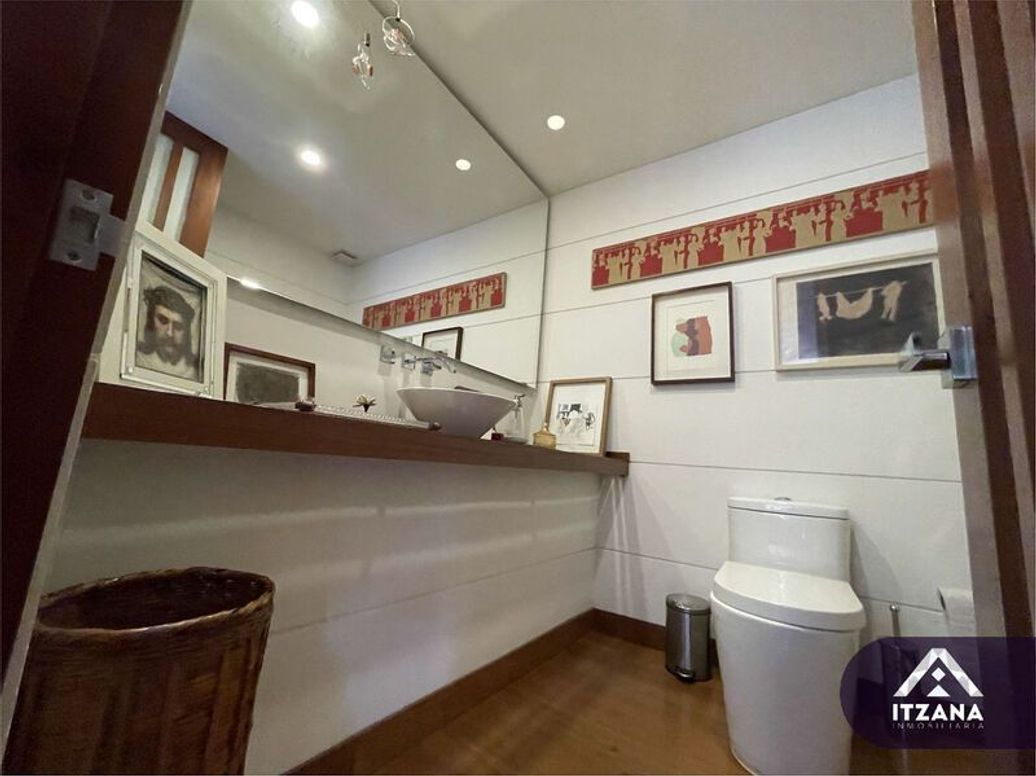 Casa de 7 alcobas en venta en La Macarena, Bogotá, 485 m² · foto 9 de 19