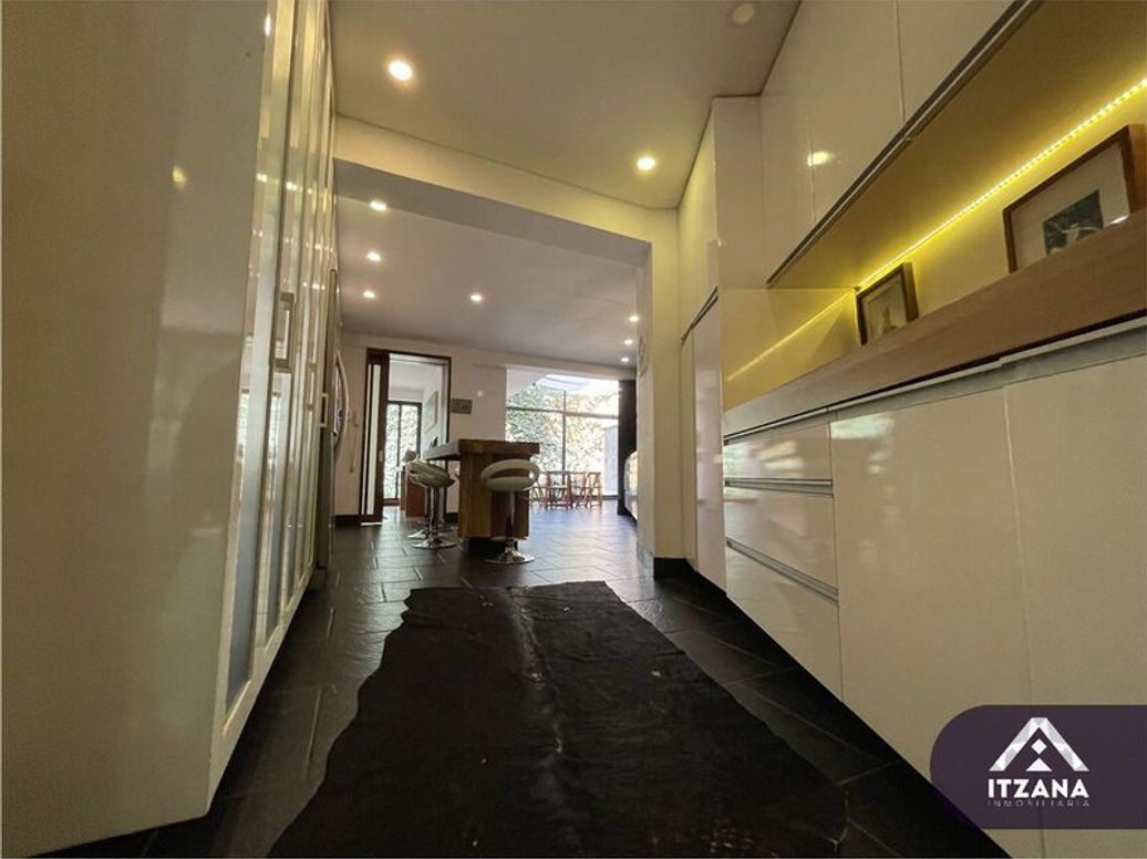 Casa de 7 alcobas en venta en La Macarena, Bogotá, 485 m² · foto 11 de 19