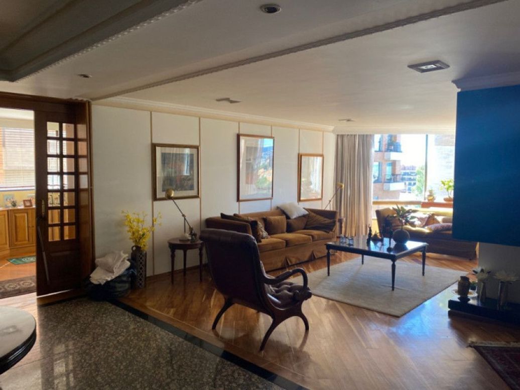 Apartamento de 4 alcobas en venta en El Refugio, Bogotá, 296 m² · foto 4 de 20