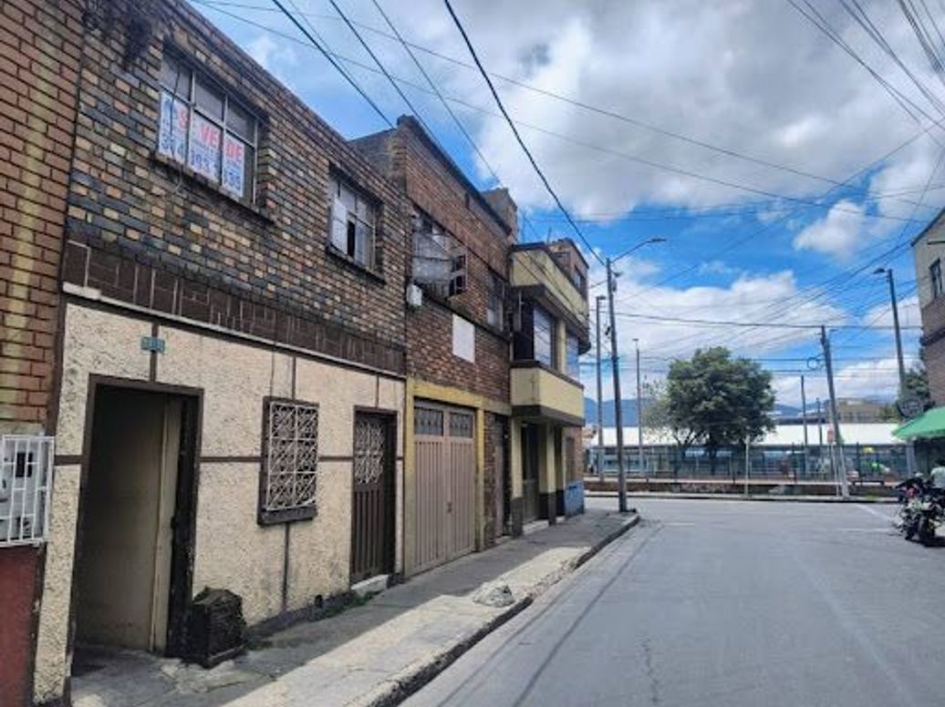 Casa de 7 alcobas en venta en Las Ferias, Bogotá, 277 m² · foto 2 de 20