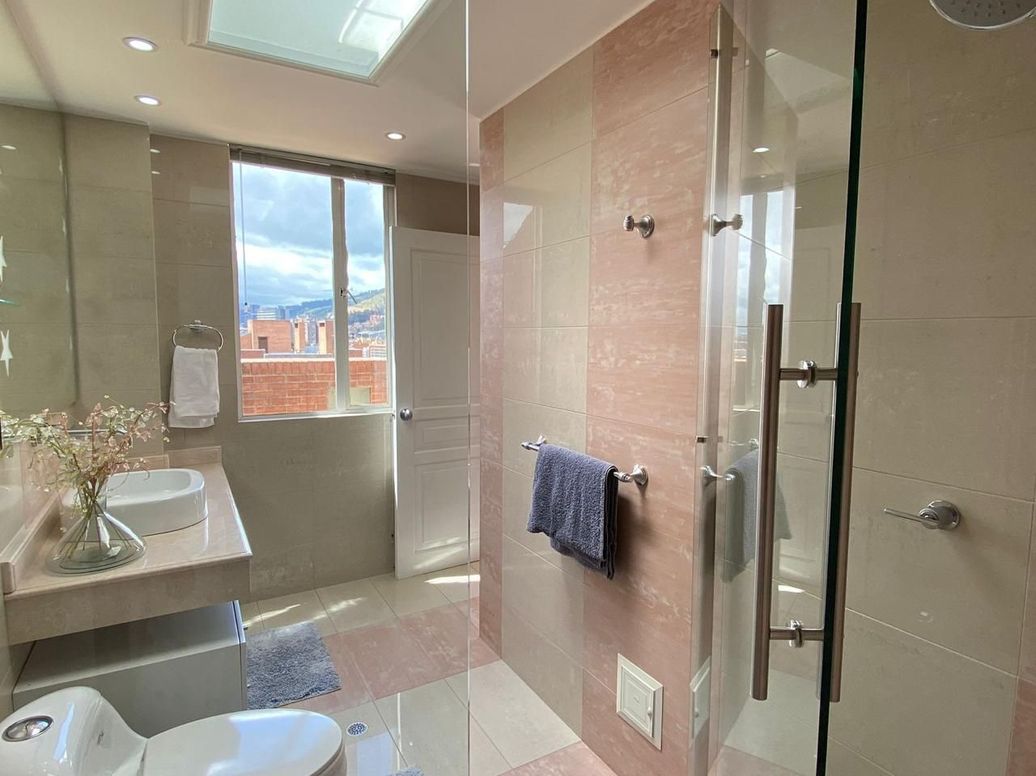 Apartamento de 4 alcobas en venta en Santa Barbara Central, Bogotá, 500 m² · foto 14 de 20