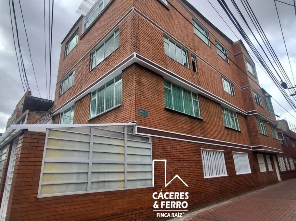 Casa de 12 alcobas en venta en La Soledad Norte, Bogotá, 340 m² · foto 2 de 20