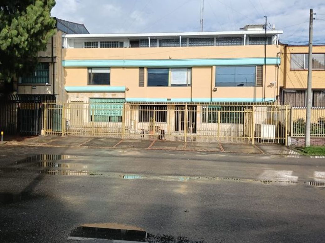 CASA PARA OFICINAS CON MOBILIARIO en San Luis