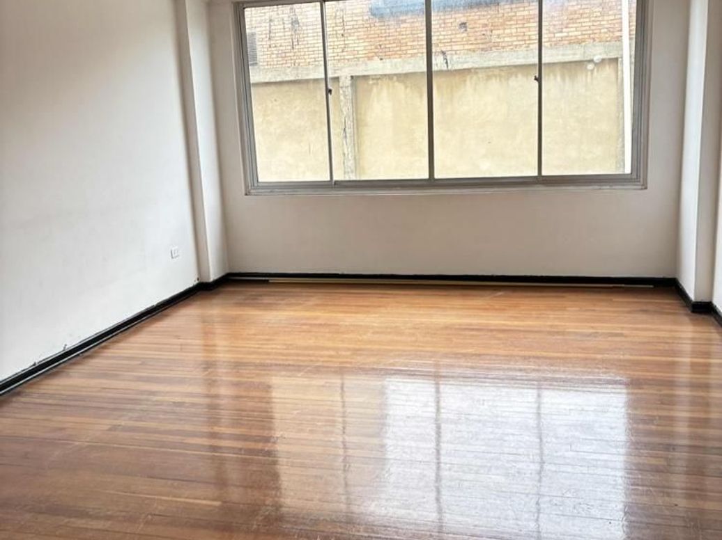 Apartamento de 2 alcobas en venta en Las Nieves, Bogotá, 74 m² · foto 2 de 20