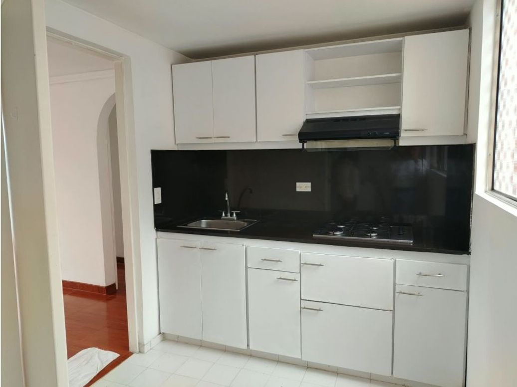 Apartamento de 3 alcobas en venta en Mirandela, Bogotá, 72 m² · foto 2 de 15