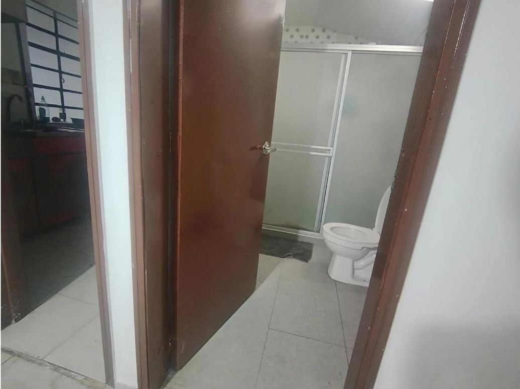 Casa de 12 alcobas en venta en Ciudad Jardín Norte, Bogotá, 560 m² · foto 11 de 20