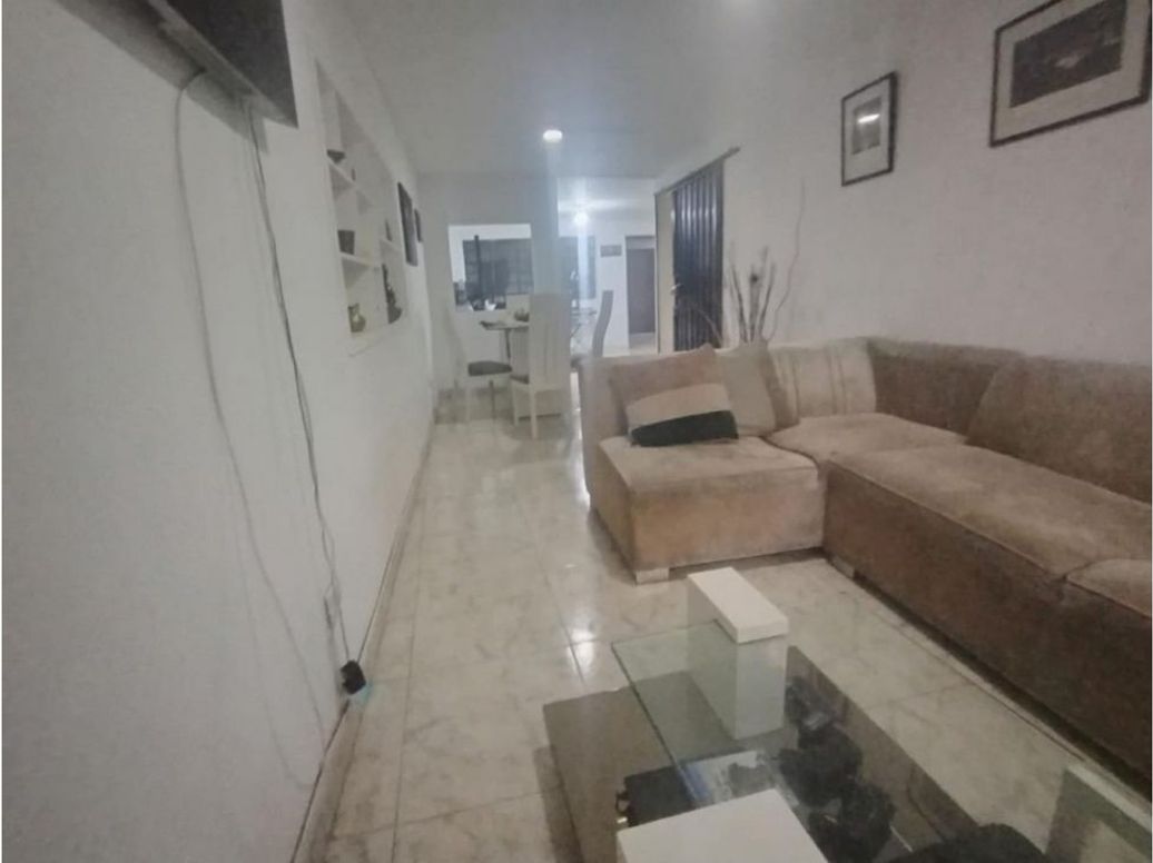 Casa de 12 alcobas en venta en Ciudad Jardín Norte, Bogotá, 560 m² · foto 6 de 20