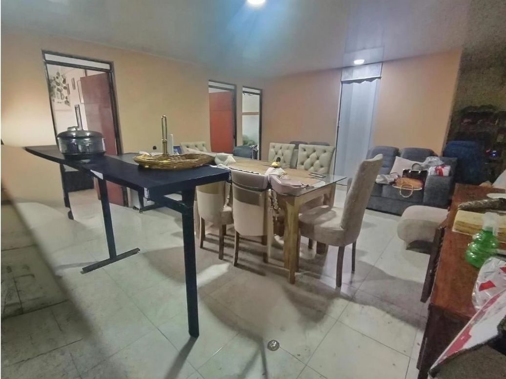 Casa de 12 alcobas en venta en Ciudad Jardín Norte, Bogotá, 560 m² · foto 4 de 20