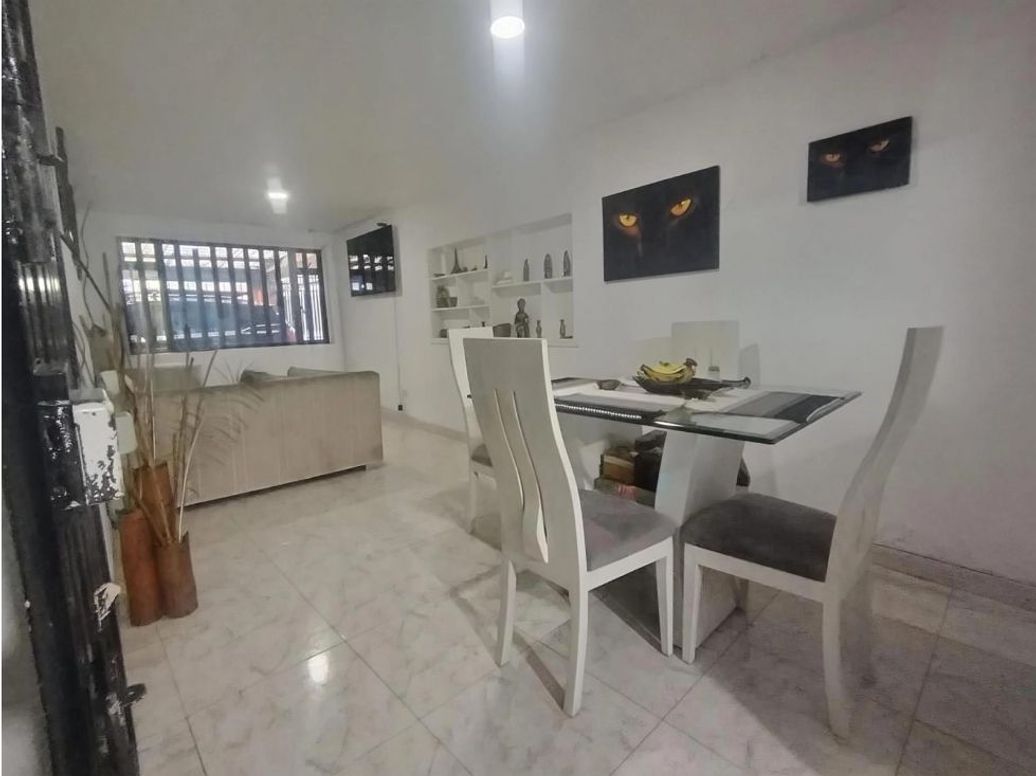 Casa de 12 alcobas en venta en Ciudad Jardín Norte, Bogotá, 560 m² · foto 5 de 20