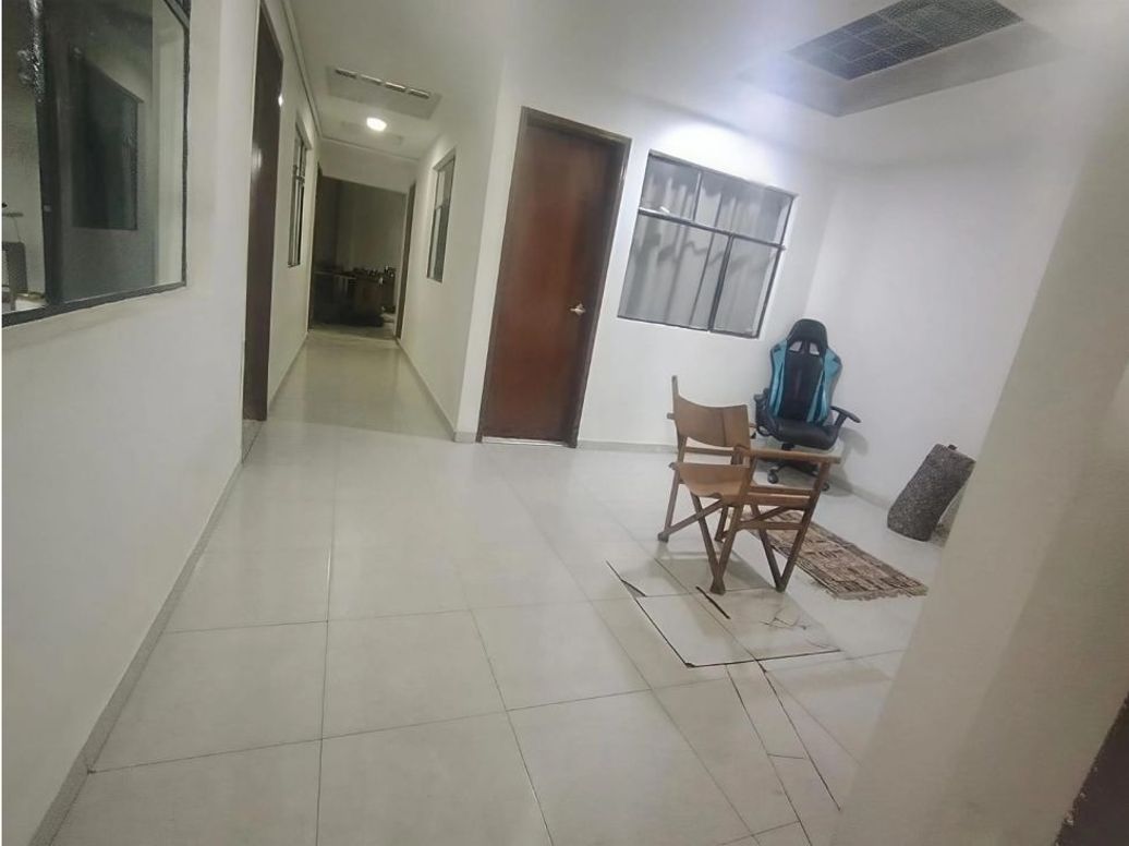 Casa de 12 alcobas en venta en Ciudad Jardín Norte, Bogotá, 560 m² · foto 17 de 20
