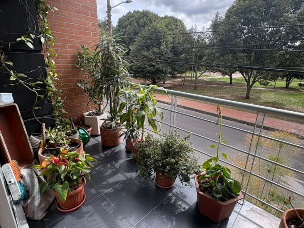 Apartamento de 3 alcobas en venta en Campin Occidental, Bogotá, 91 m² · foto 3 de 20