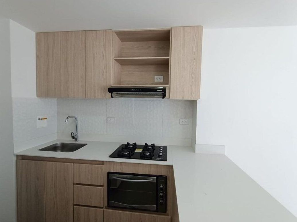 Apartaestudio en Arriendo en Guayabal – Medellín con Balcón, Parqueadero y Cuarto Útil en Shellmar