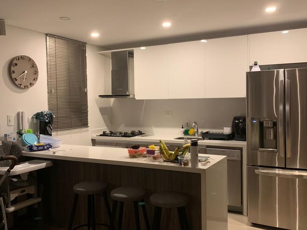 Apartamento de 2 alcobas en venta en Santa Barbara Central, Bogotá, 102 m² · foto 4 de 14