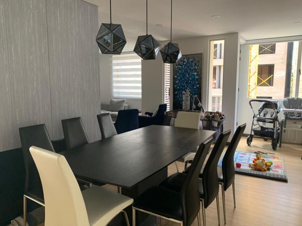 Apartamento de 2 alcobas en venta en Santa Barbara Central, Bogotá, 102 m² · foto 2 de 14