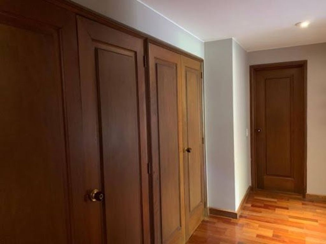 Apartamento de 3 alcobas en venta en Santa Barbara Central, Bogotá, 265 m² · foto 14 de 20