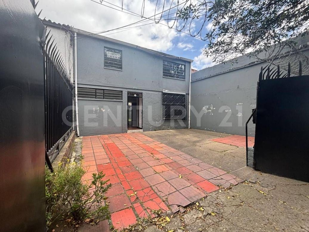Casa de 3 alcobas en venta en San Felipe, Bogotá, 281 m² · foto 2 de 9