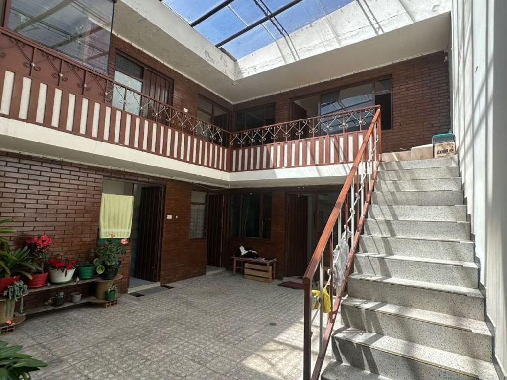 Casa de 6 alcobas en venta en San Joaquín, Bogotá, 334 m² · foto 3 de 20