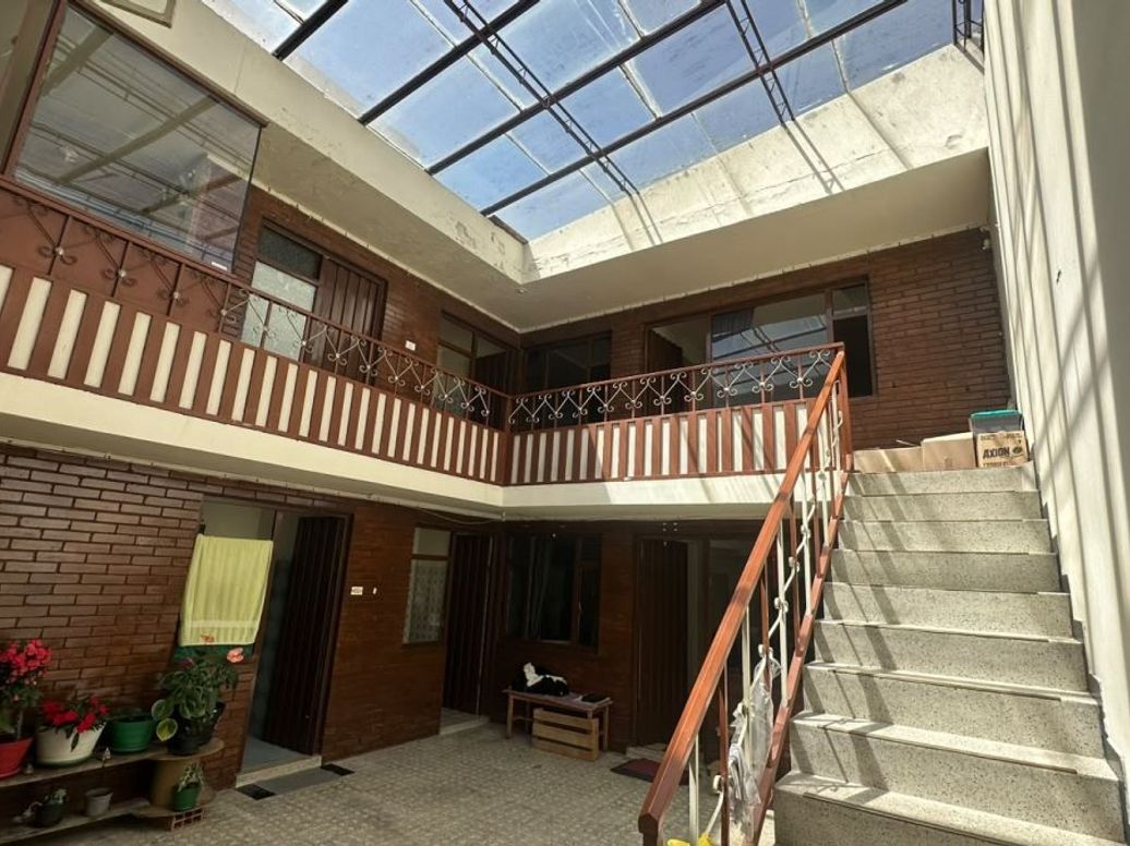 Casa de 6 alcobas en venta en San Joaquín, Bogotá, 334 m² · foto 2 de 20