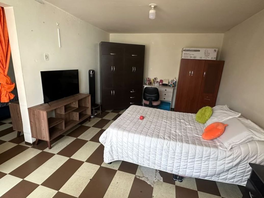 Casa de 6 alcobas en venta en San Joaquín, Bogotá, 334 m² · foto 11 de 20