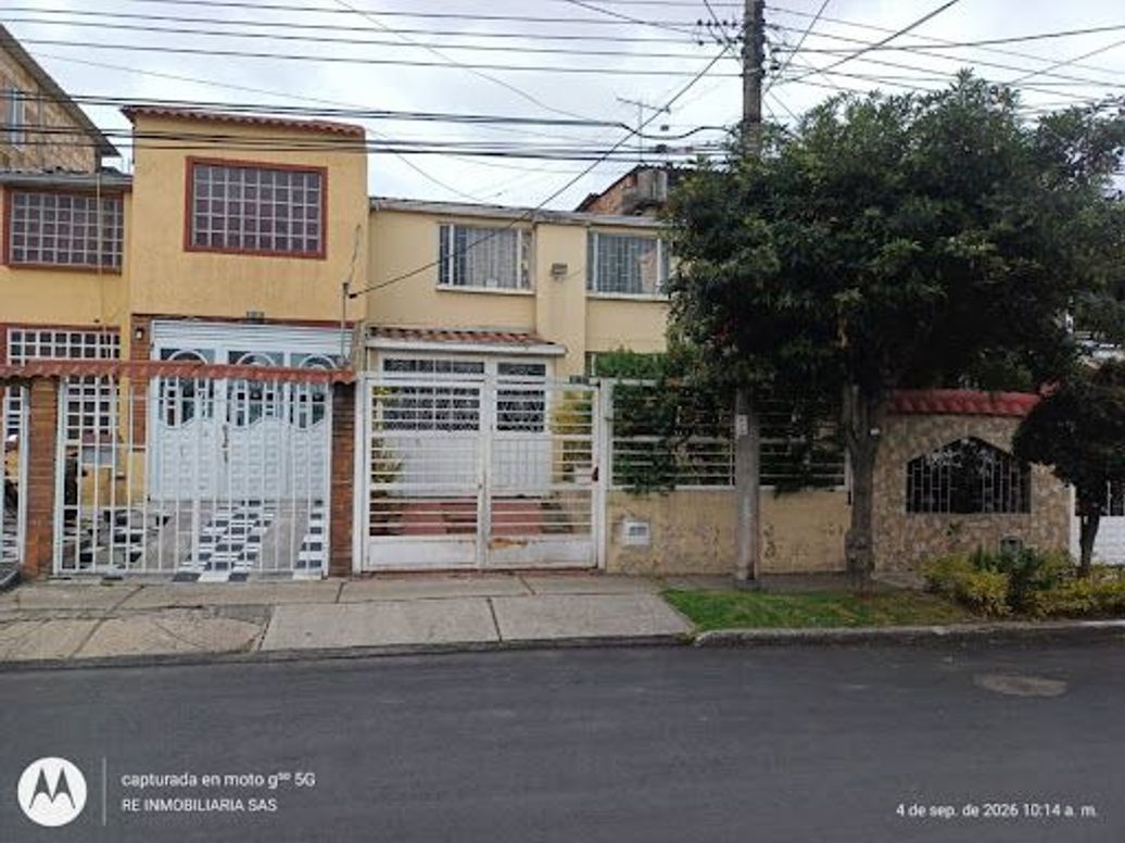 Casa de 3 alcobas en venta en Villa Sonia, Bogotá, 248 m² · foto 2 de 20