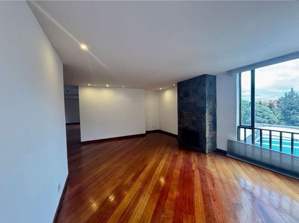 Apartamento de 3 alcobas en venta en Bella Suiza, Bogotá, 200 m² · foto 2 de 20