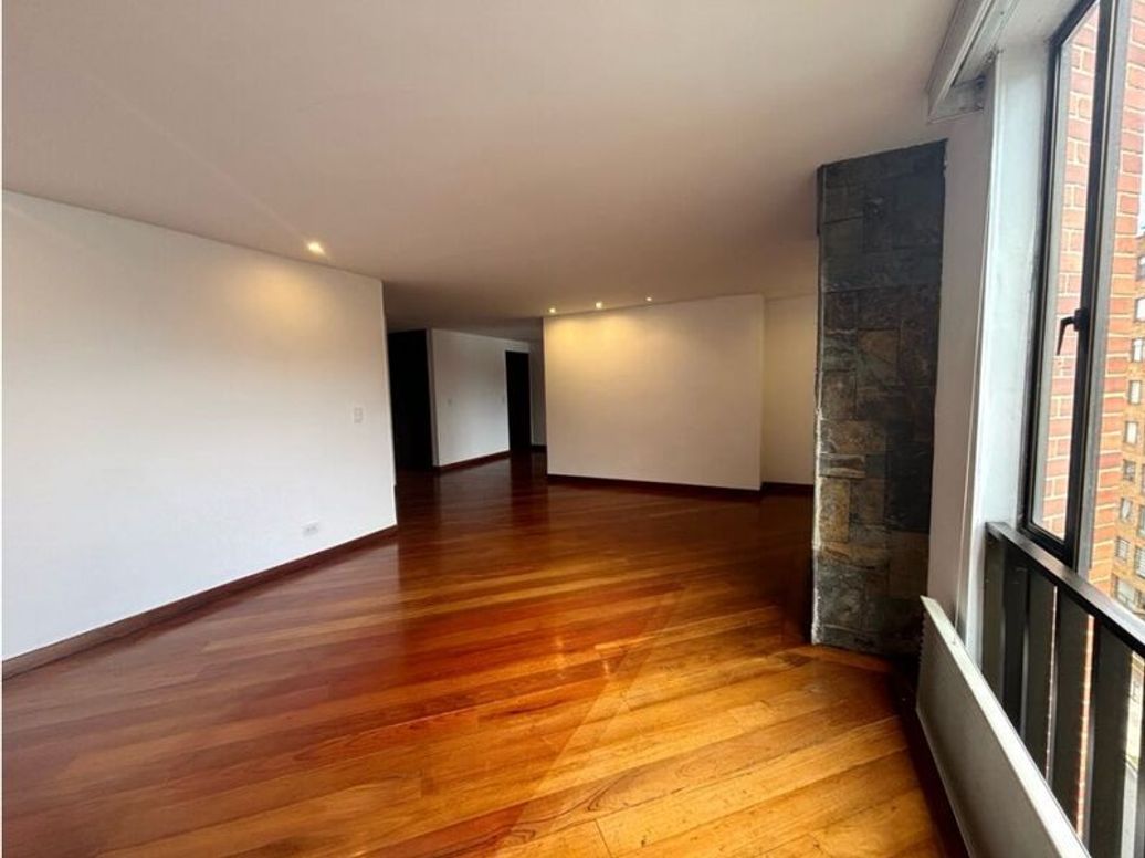 Apartamento de 3 alcobas en venta en Bella Suiza, Bogotá, 200 m² · foto 3 de 20