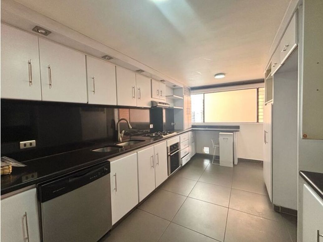 Apartamento de 3 alcobas en venta en Bella Suiza, Bogotá, 200 m² · foto 8 de 20