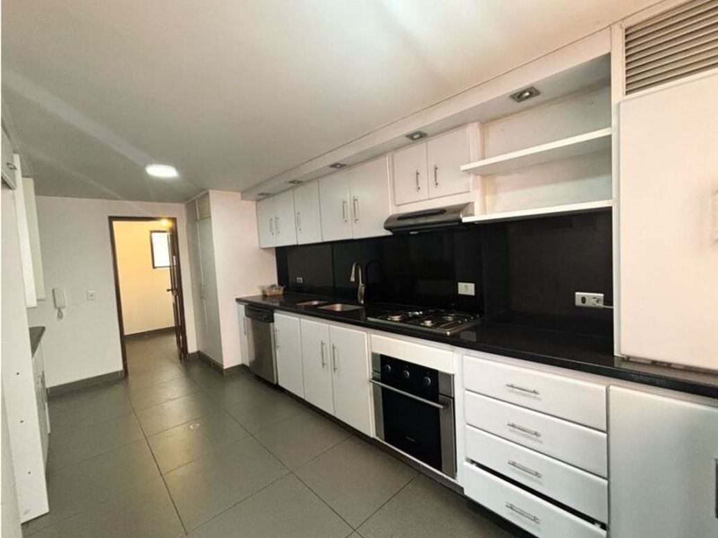 Apartamento de 3 alcobas en venta en Bella Suiza, Bogotá, 200 m² · foto 7 de 20