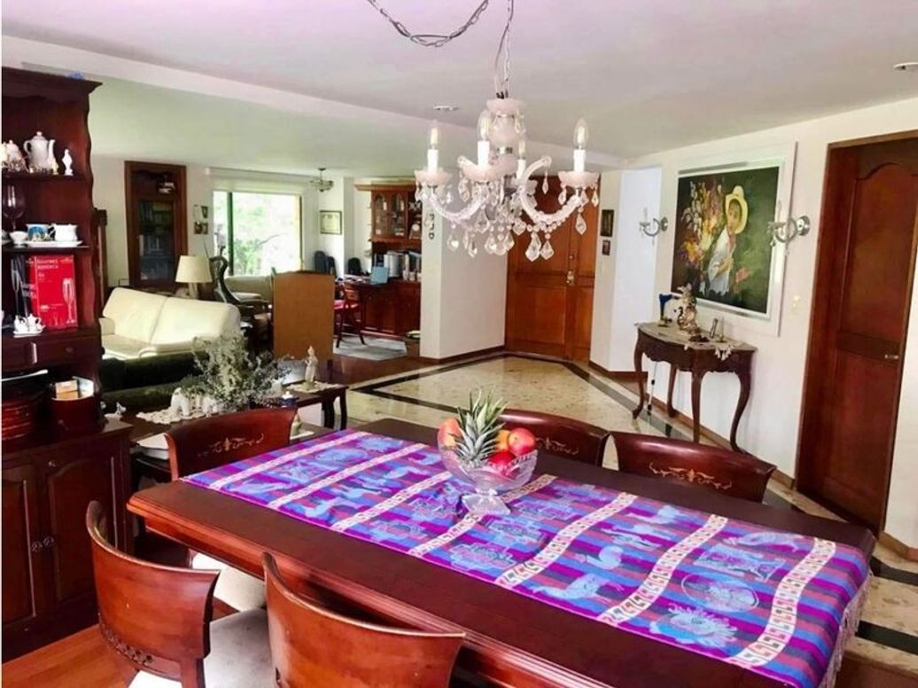 Apartamento de 3 alcobas en venta en Country Club, Bogotá, 220 m² · foto 3 de 12