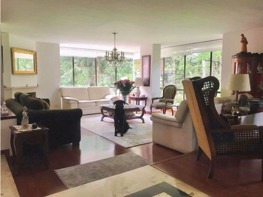 Apartamento de 3 alcobas en venta en Country Club, Bogotá, 220 m² · foto 2 de 12