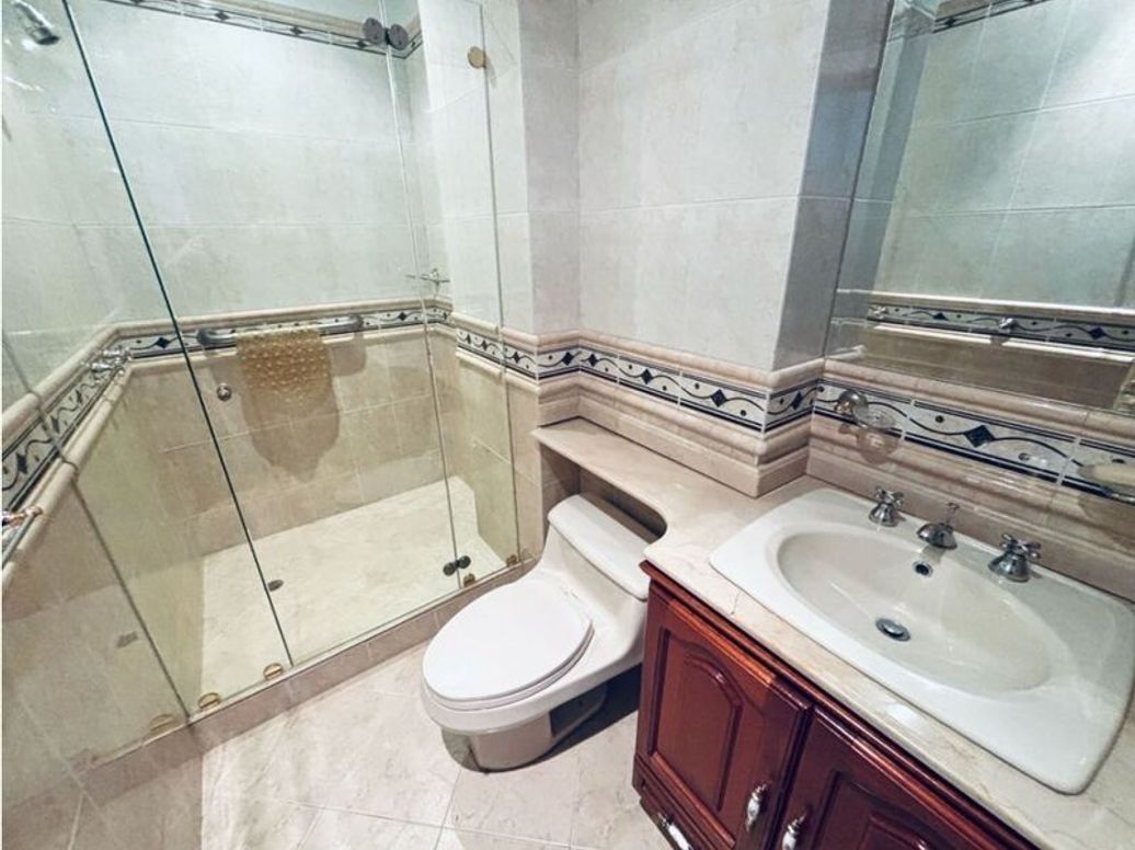 Apartamento de 2 alcobas en venta en La Carolina, Bogotá, 150 m² · foto 5 de 16