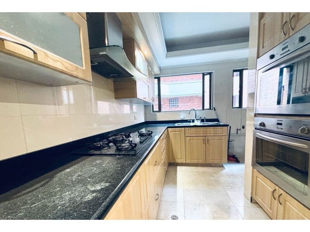 Apartamento de 2 alcobas en venta en La Carolina, Bogotá, 150 m² · foto 3 de 16
