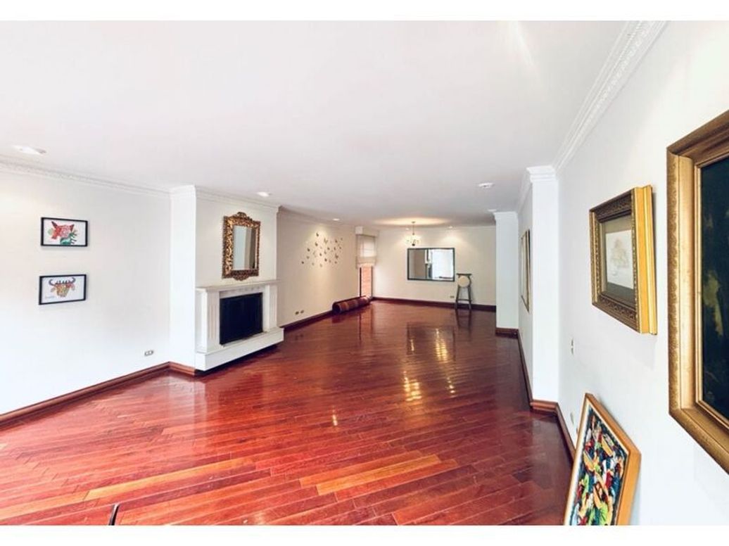 Apartamento de 2 alcobas en venta en La Carolina, Bogotá, 150 m² · foto 2 de 16