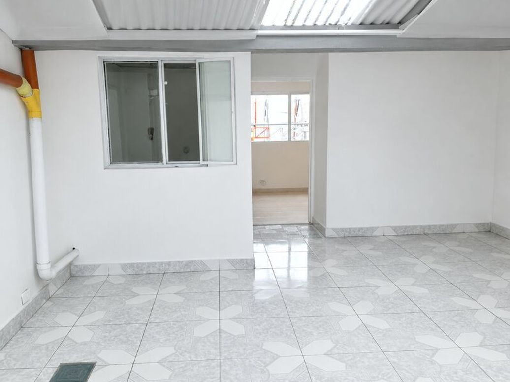 Casa de 5 alcobas en venta en Santa Barbara Oriental, Bogotá, 247 m² · foto 2 de 11