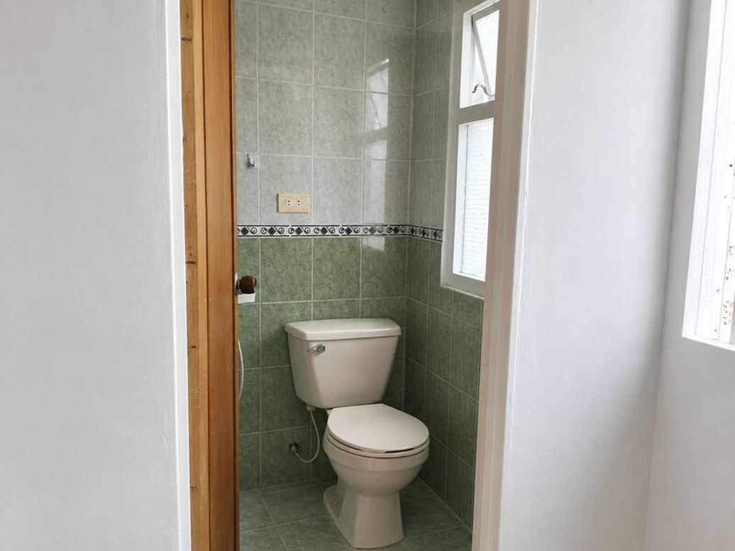 Casa de 5 alcobas en venta en Santa Barbara Oriental, Bogotá, 247 m² · foto 5 de 11