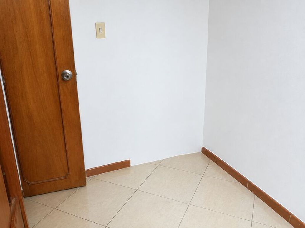 Casa de 5 alcobas en venta en Santa Barbara Oriental, Bogotá, 247 m² · foto 8 de 11