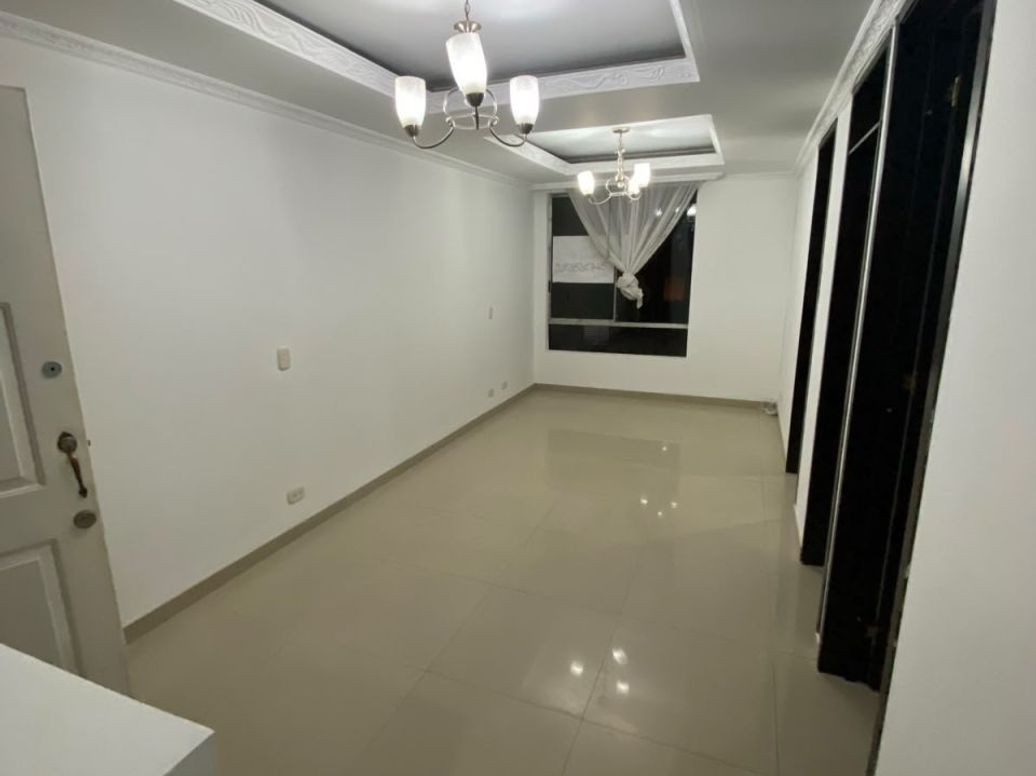 Apartamento de 2 alcobas en venta en Ub. Castilla Real, Bogotá, 49 m² · foto 2 de 7